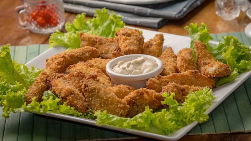 カリッと揚がったザンギ（北海道式唐揚げ）